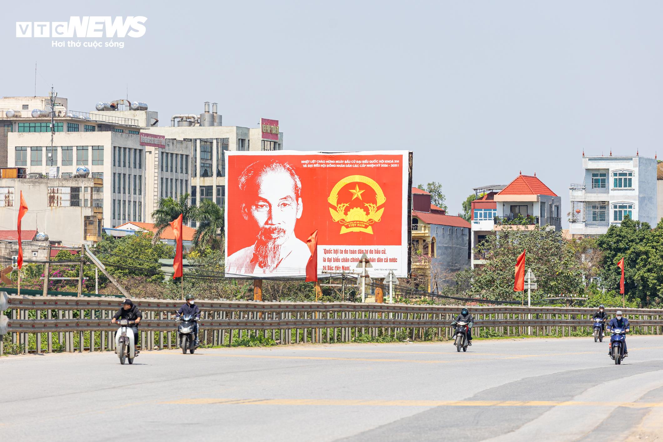 Phố phường Hà Nội rực rỡ cờ hoa trước ngày toàn dân đi bầu cử - 22