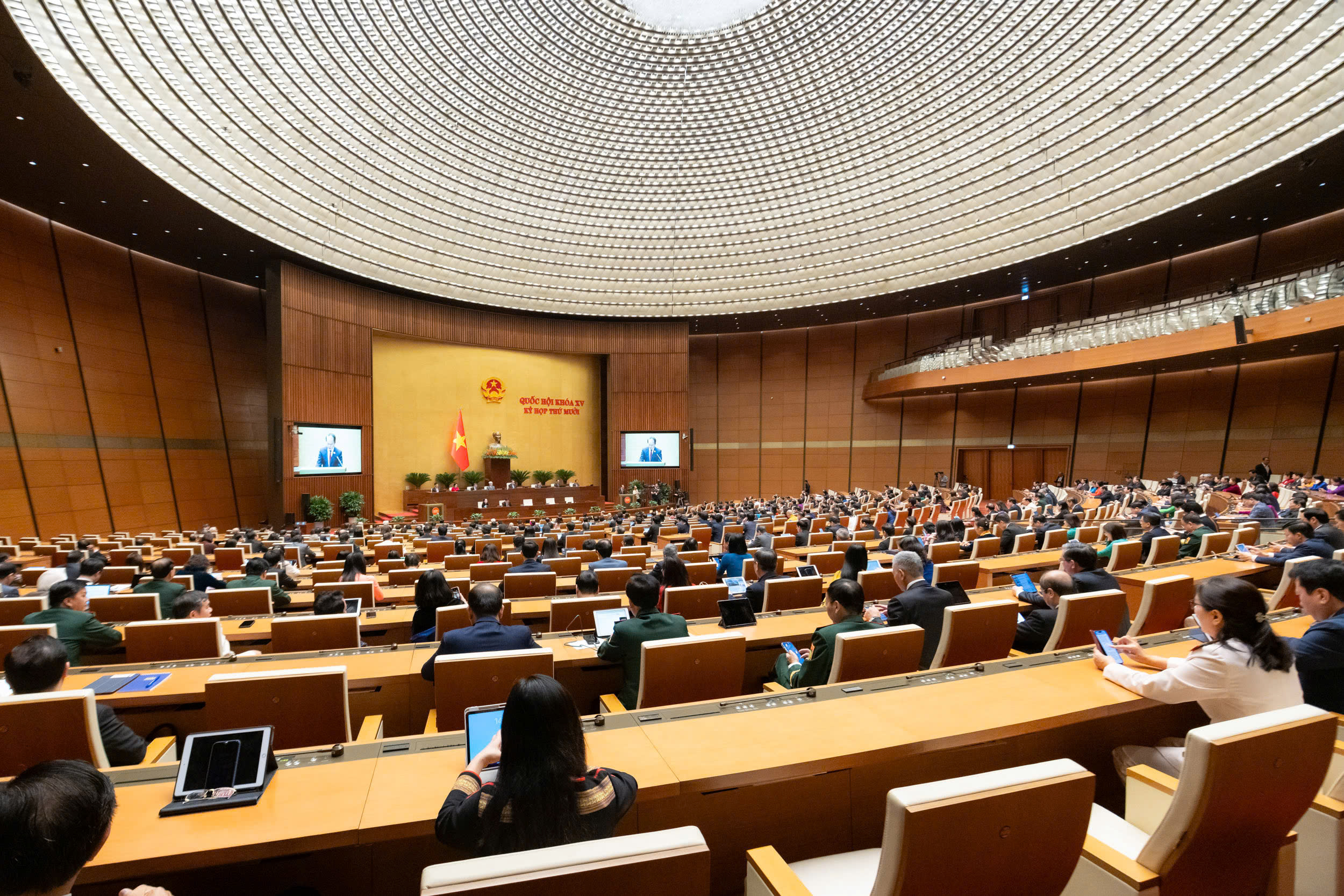 Các đại biểu tại phòng họp Diên Hồng (Nhà Quốc hội).