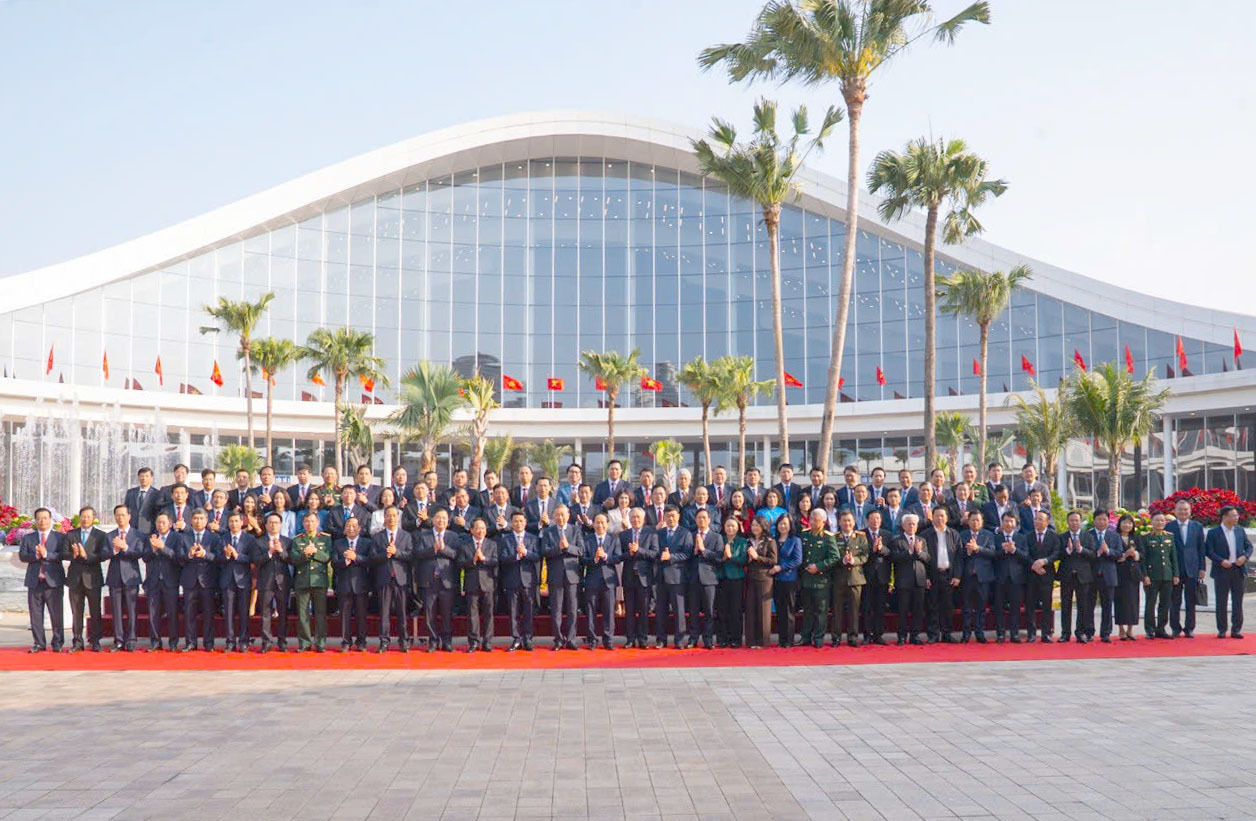 Tổng Bí thư Tô Lâm cùng đoàn công tác chụp ảnh lưu niệm với Ban Chấp hành Đảng bộ TP Hải Phòng.