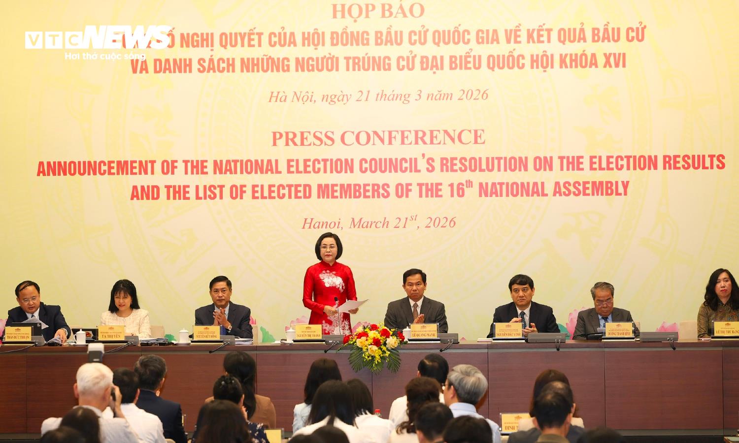 Phó Chủ tịch Quốc hội Nguyễn Thị Thanh chủ trì họp báo.