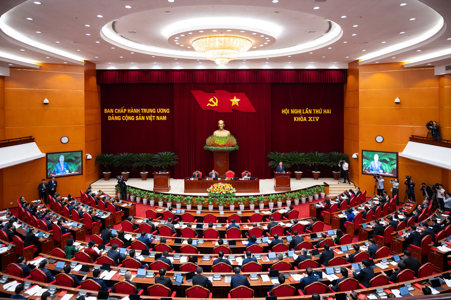 Quang cảnh Hội nghị Trung ương 2. (Ảnh: Phạm Thắng)