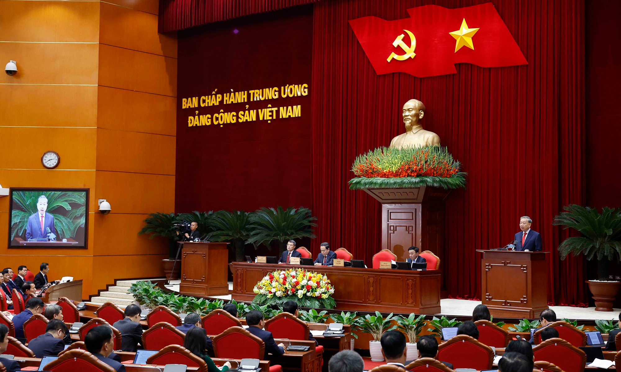 Tổng Bí thư Tô Lâm phát biểu khai mạc Hội nghị lần thứ 2 Ban Chấp hành Trung ương Đảng khoá XIV. (Ảnh: TTXVN)