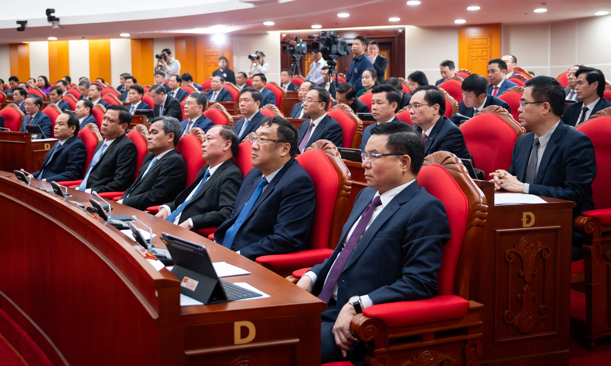 Các đại biểu dự phiên bế mạc Hội nghị Trung ương 2 khóa XIV. (Ảnh: Phạm Thắng)