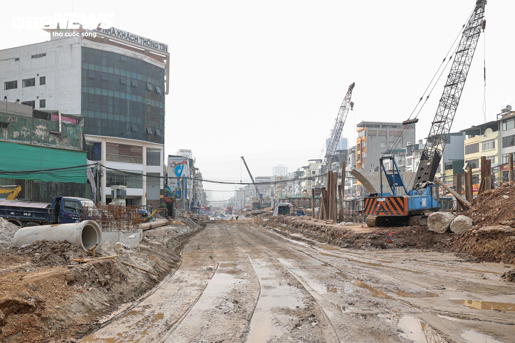 Gói thầu xây dựng cầu vượt tại nút giao Láng Hạ – Giảng Võ được khởi công từ tháng 6/2020. Sau thời gian triển khai, công trình hiện đang bước vào giai đoạn tăng tốc thi công.