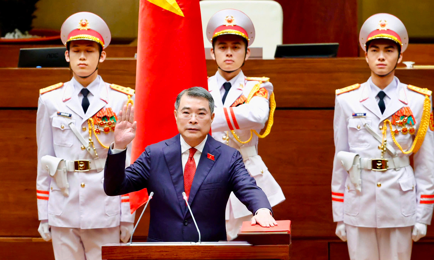 Thủ tướng Lê Minh Hưng tuyên thệ.