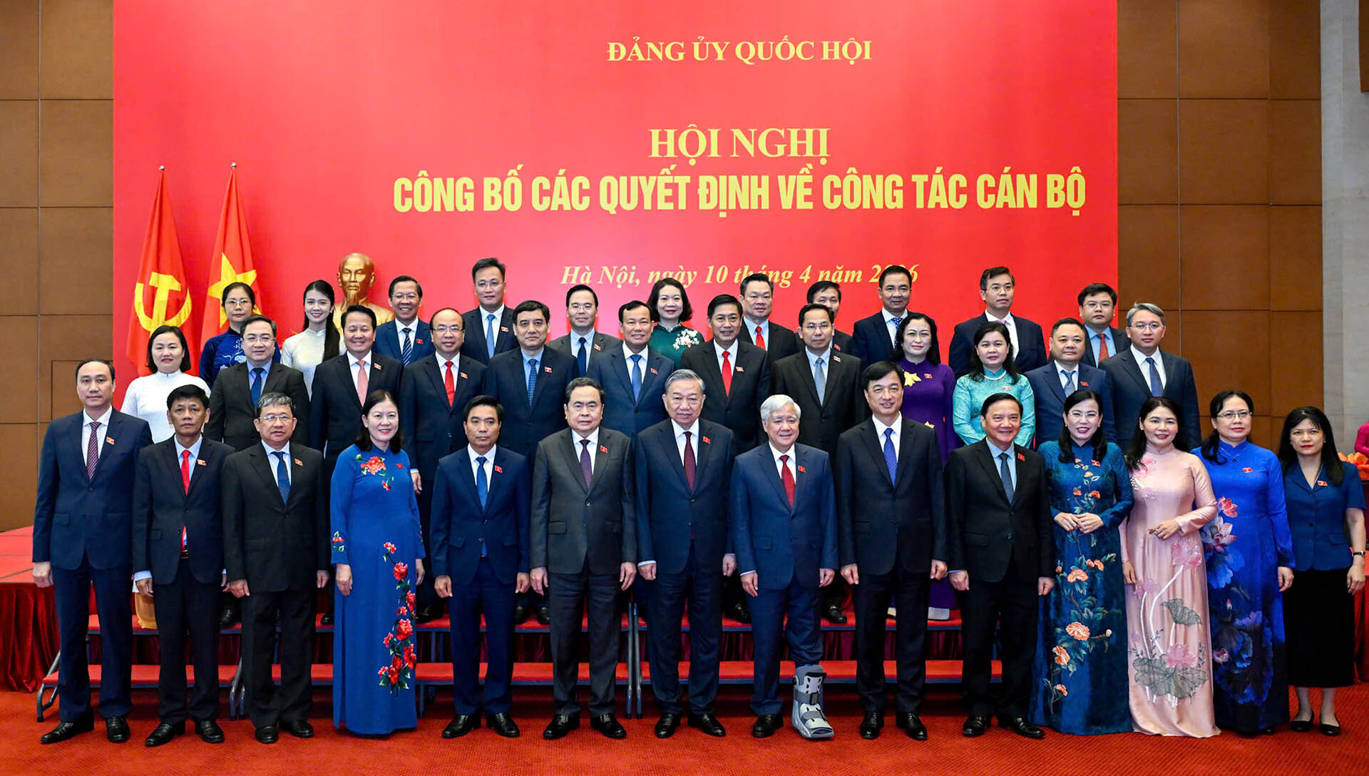 Tổng Bí thư, Chủ tịch nước Tô Lâm và các đồng chí được nhận quyết định.