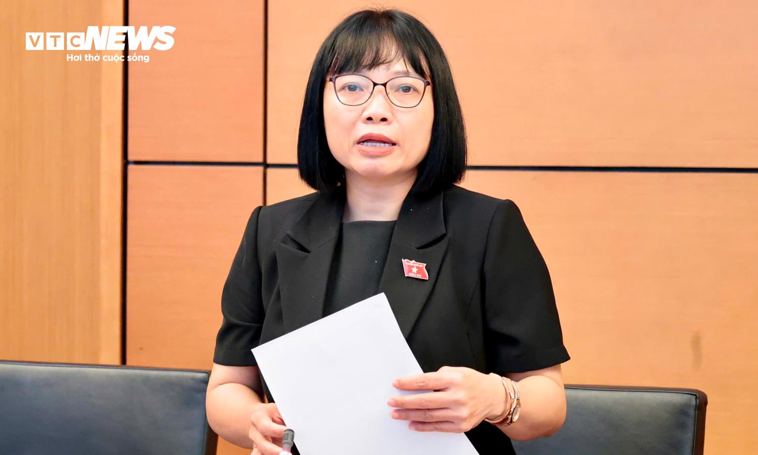 Đại biểu Nguyễn Thị Việt Nga, Phó Trưởng Đoàn đại biểu Quốc hội TP Hải Phòng.