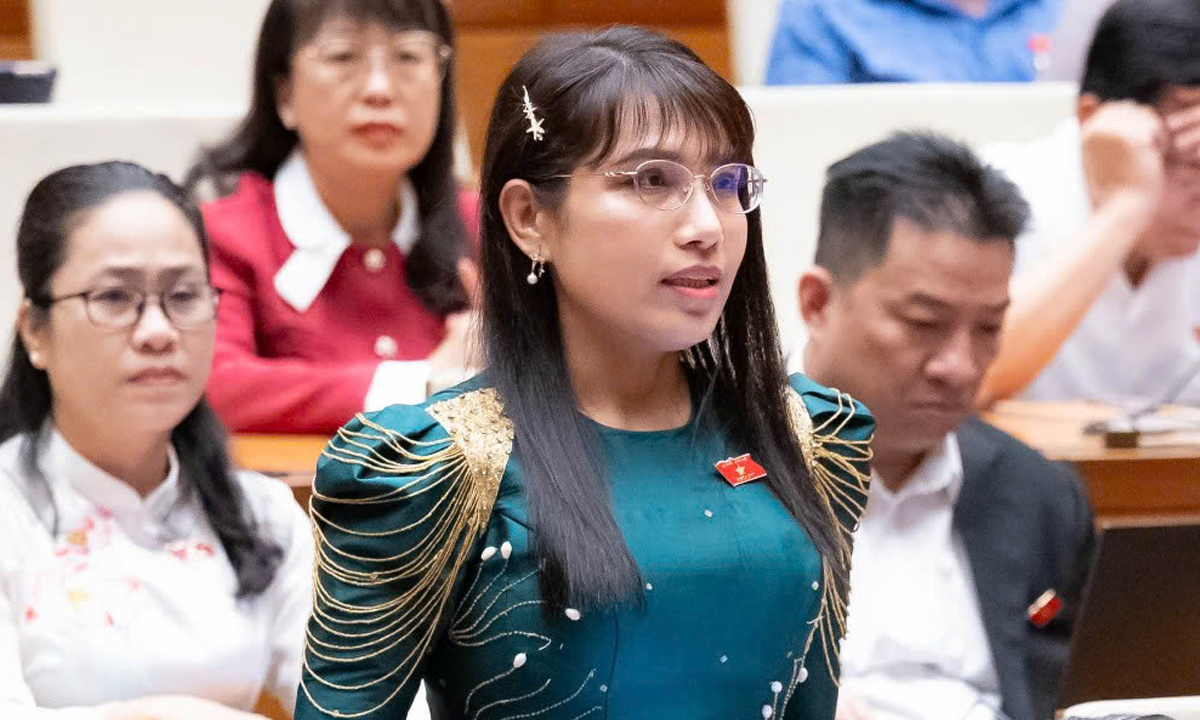 Đại biểu Châu Quỳnh Dao (đoàn An Giang).