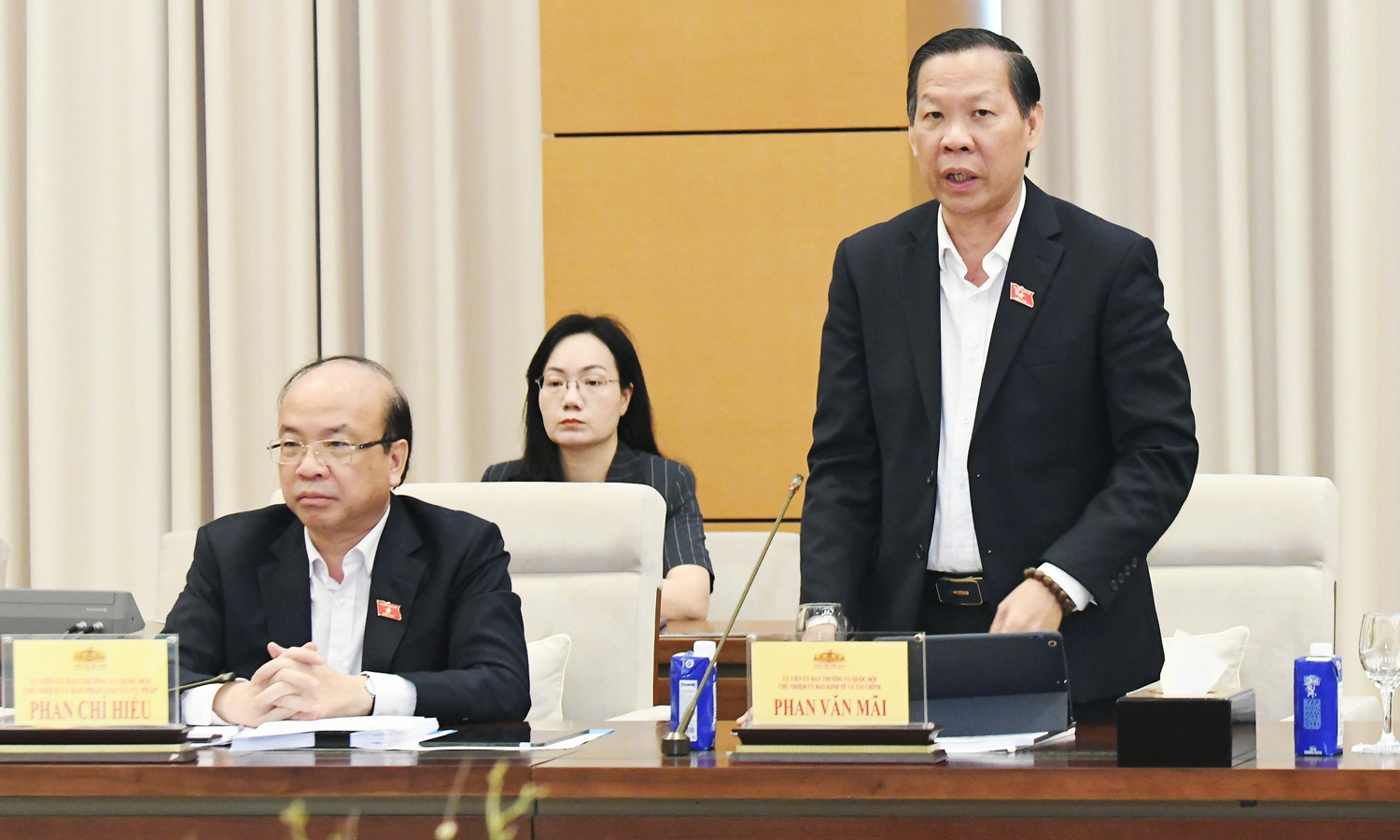 Chủ nhiệm Ủy ban Kinh tế và Tài chính Phan Văn Mãi.