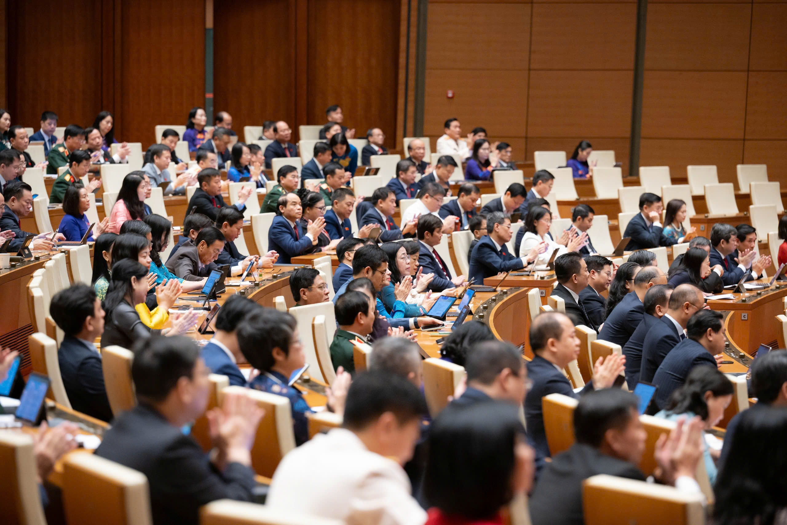 Các đại biểu Quốc hội tại phiên họp sáng 24/4.