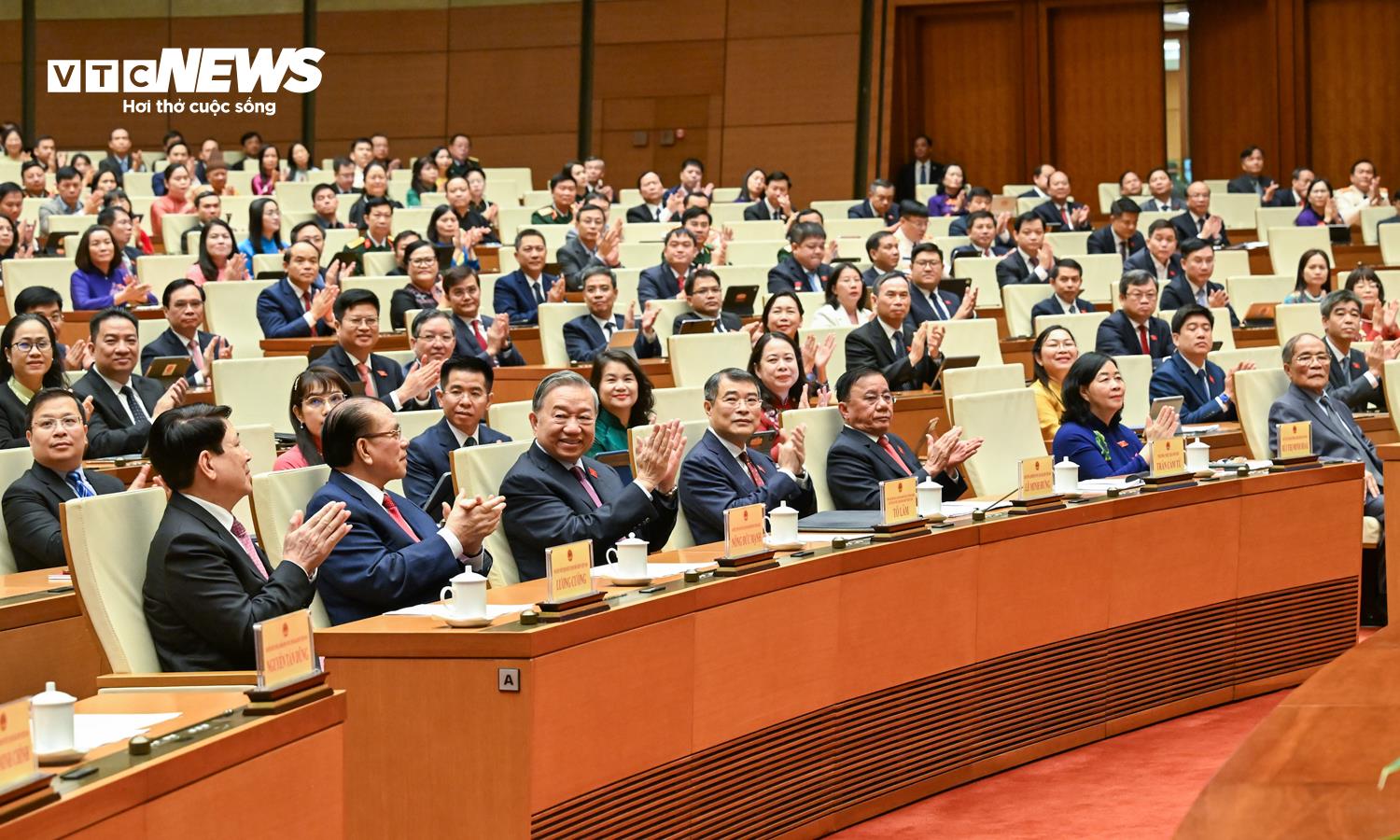 Tổng Bí thư, Chủ tịch nước Tô Lâm cùng các lãnh đạo, nguyên lãnh đạo Đảng, Nhà nước và các đại biểu Quốc hội tại phiên bế mạc.