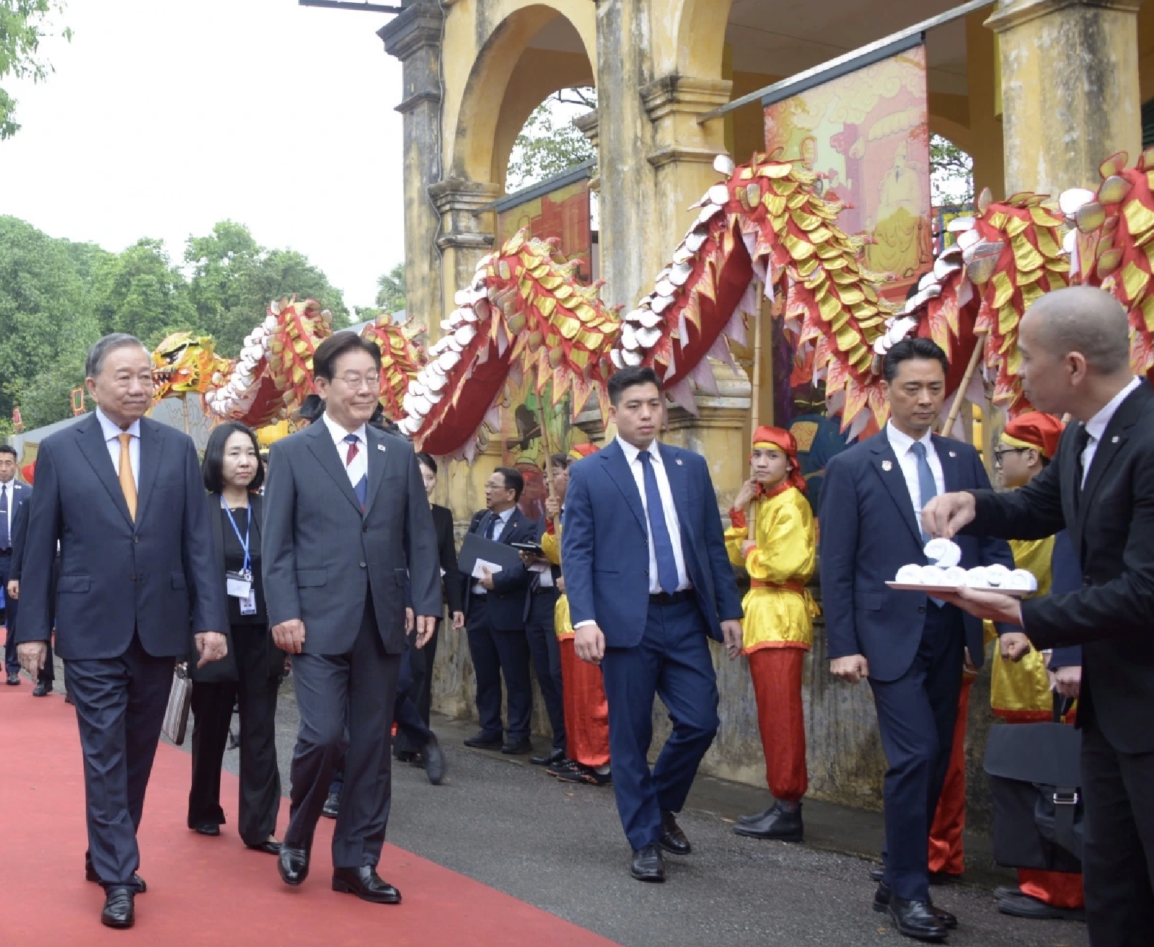 Tổng Bí thư, Chủ tịch nước Tô Lâm và Tổng thống Hàn Quốc tham quan Hoàng Thành Thăng Long - 2