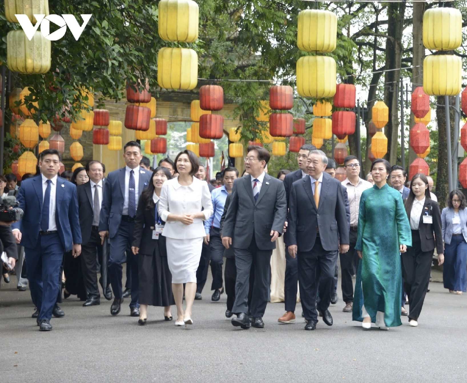 Tổng Bí thư, Chủ tịch nước Tô Lâm cùng Phu nhân và Tổng thống Hàn Quốc Lee Jae Myung cùng Phu nhân tới dự Chương trình hữu nghị đặc biệt tại Hoàng Thành Thăng Long.