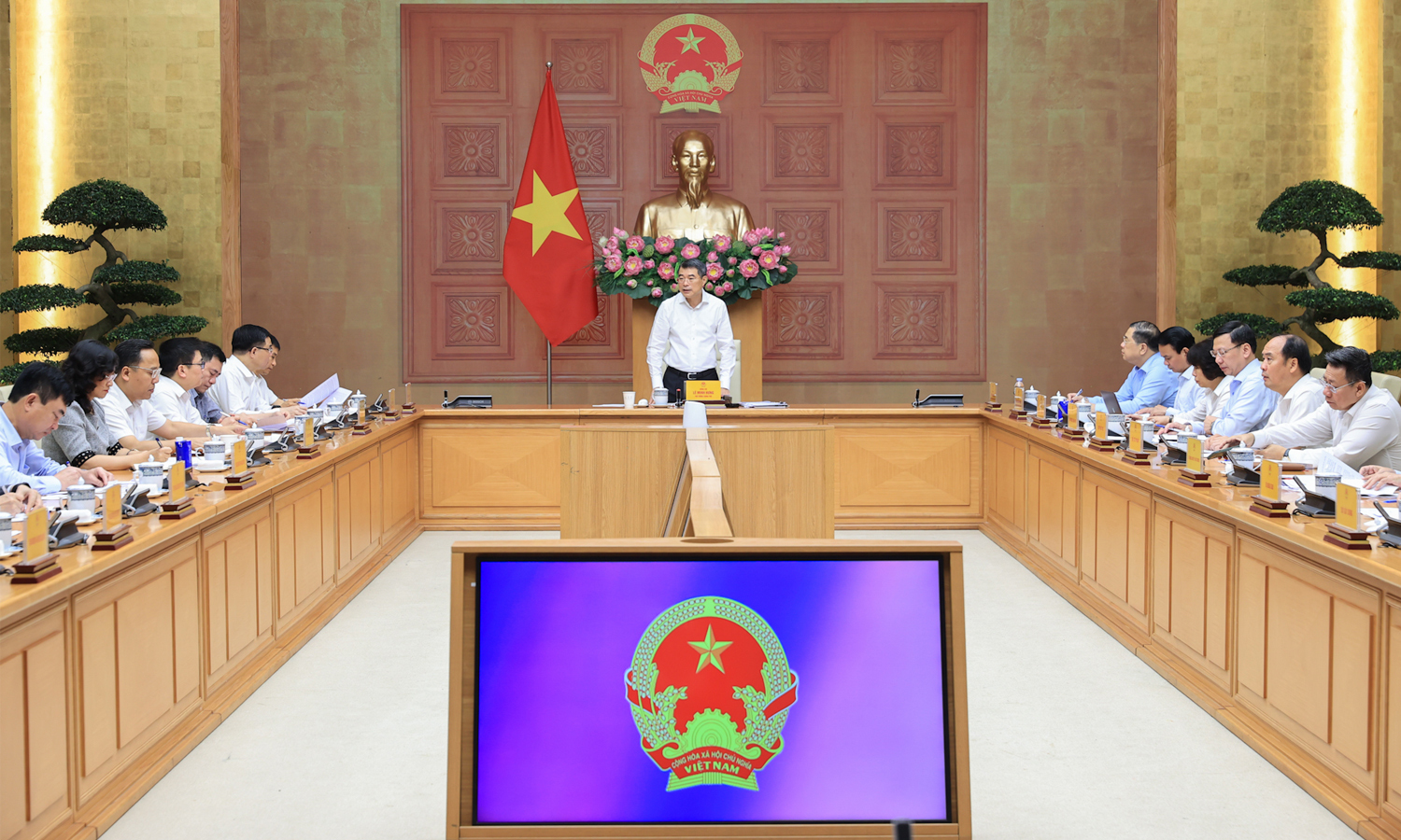 Thủ tướng Lê Minh Hưng chủ trì cuộc làm việc với Bộ Công Thương hôm 22/4. (Ảnh: VGP)