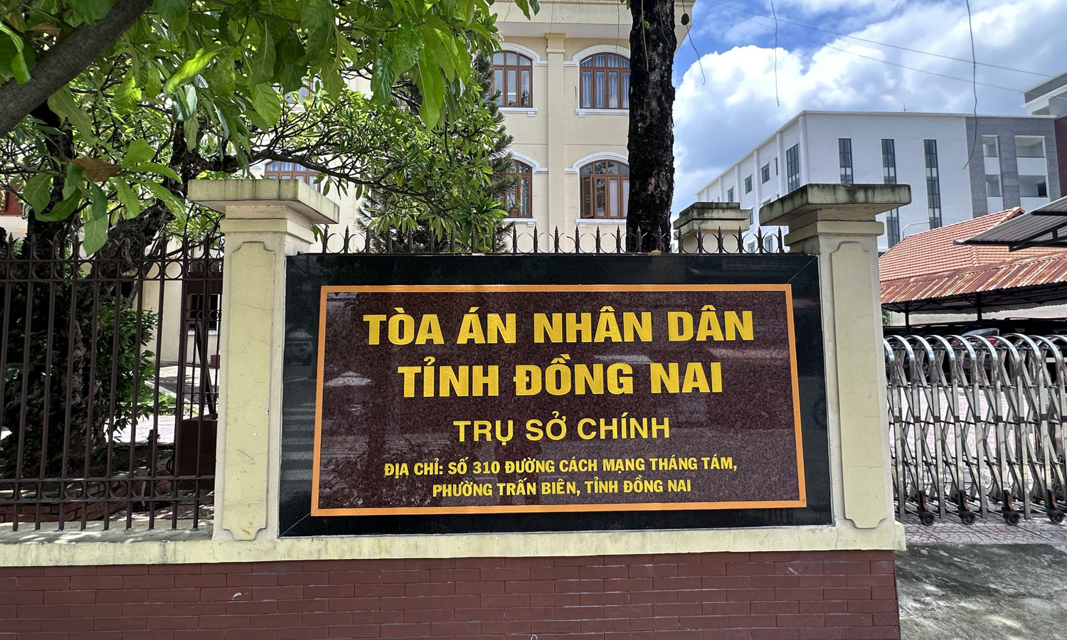 Trụ sở Tòa án Nhân dân tỉnh Đồng Nai trên đường Cách Mạng Tháng 8, phường Trấn Biên.