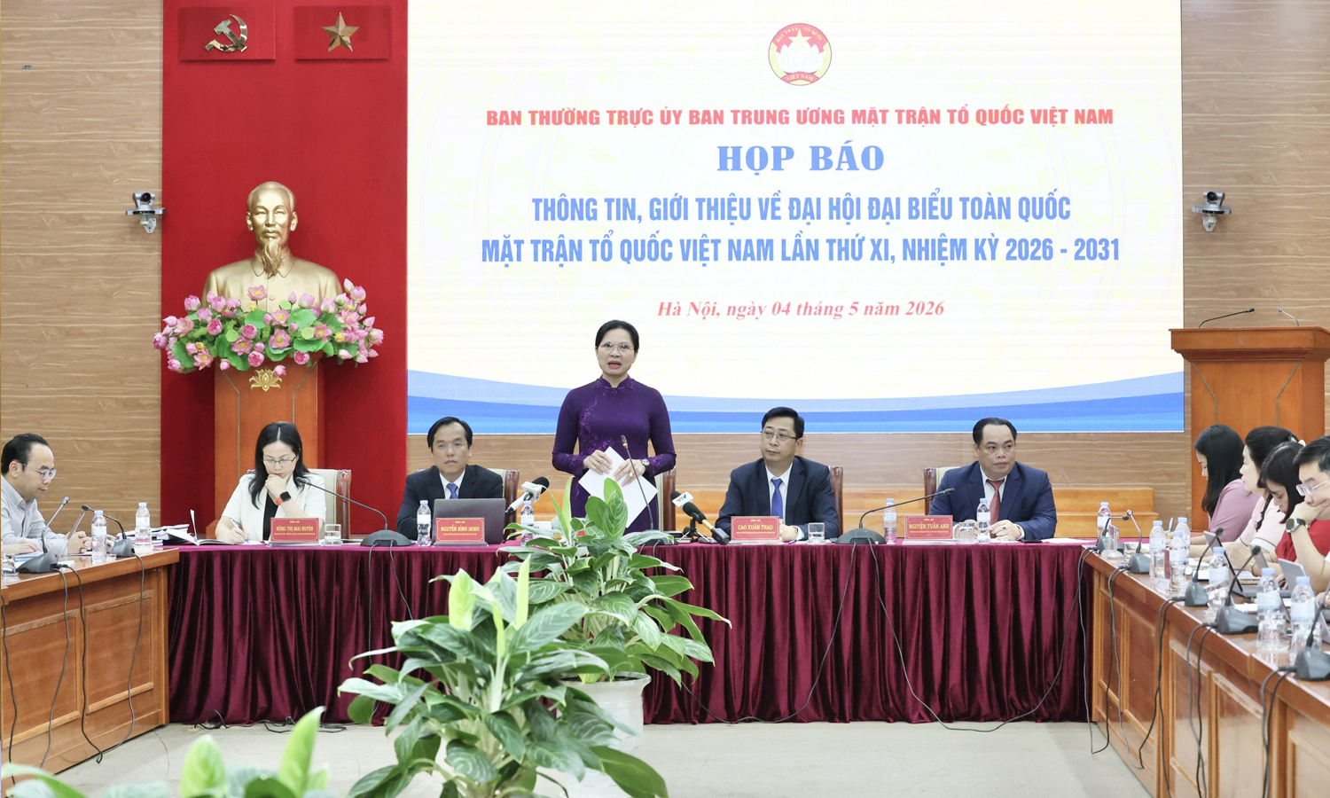 Quang cảnh họp báo.