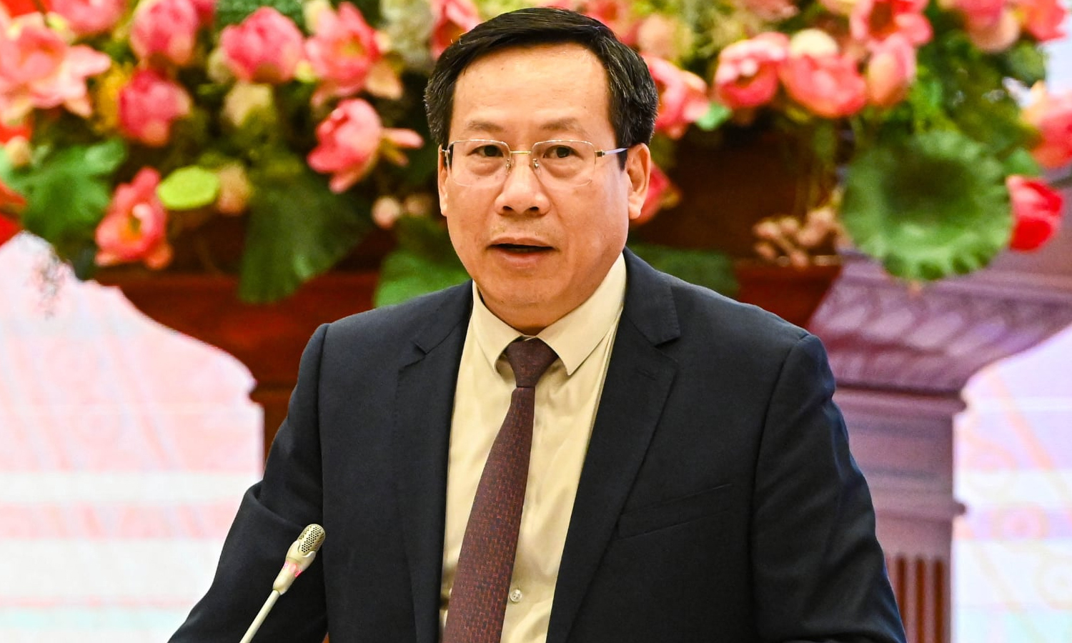 Thứ trưởng Bộ Y tế Lê Đức Luận.