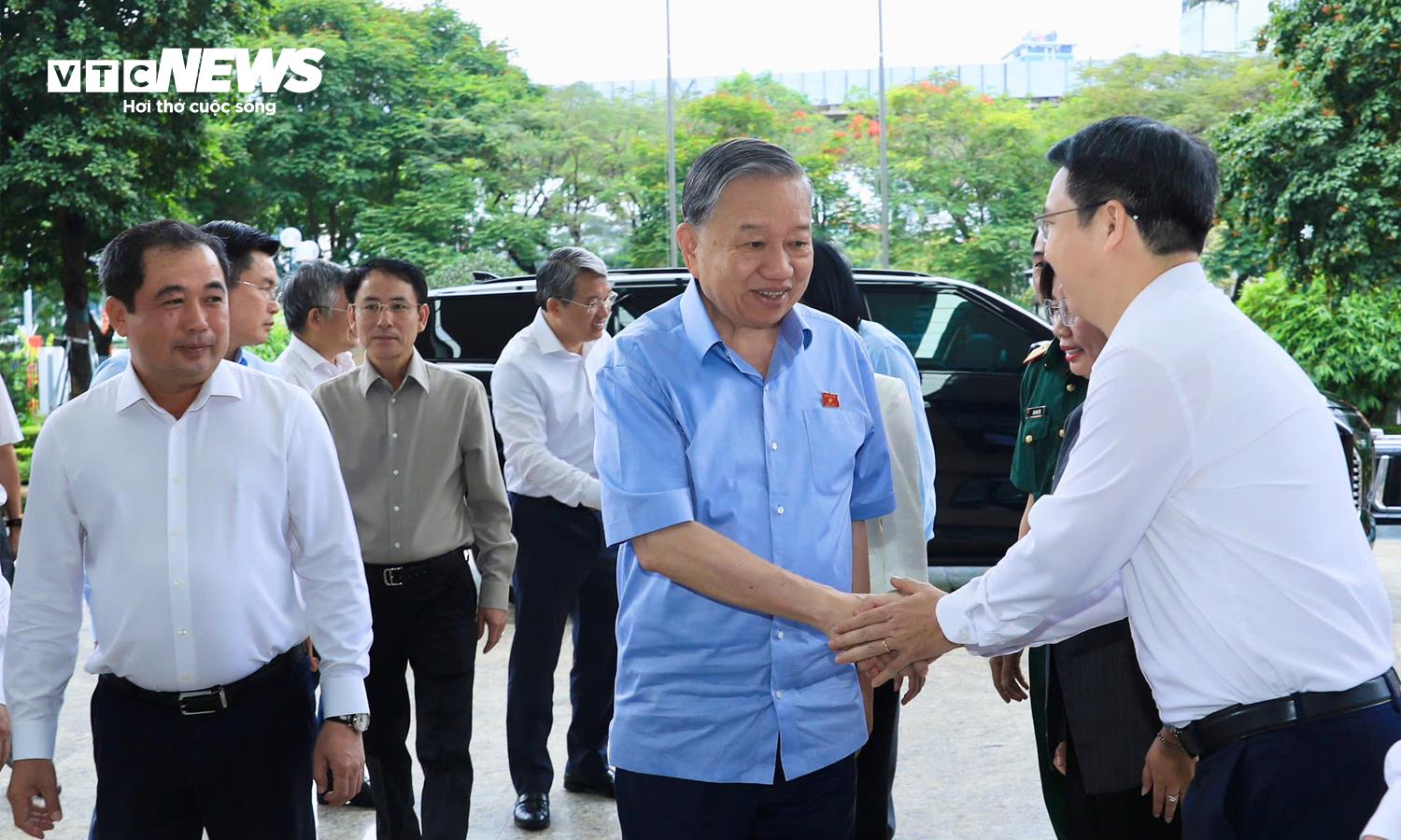 Sáng 4/5, Tổng Bí thư, Chủ tịch nước Tô Lâm và các đại biểu Quốc hội đơn vị bầu cử số 1 TP Hà Nội tiếp xúc cử tri thuộc địa bàn 10 phường: Ô Chợ Dừa, Ba Đình, Ngọc Hà, Giảng Võ, Hoàn Kiếm, Đống Đa, Kim Liên, Láng, Cửa Nam, Văn Miếu - Quốc Tử Giám.