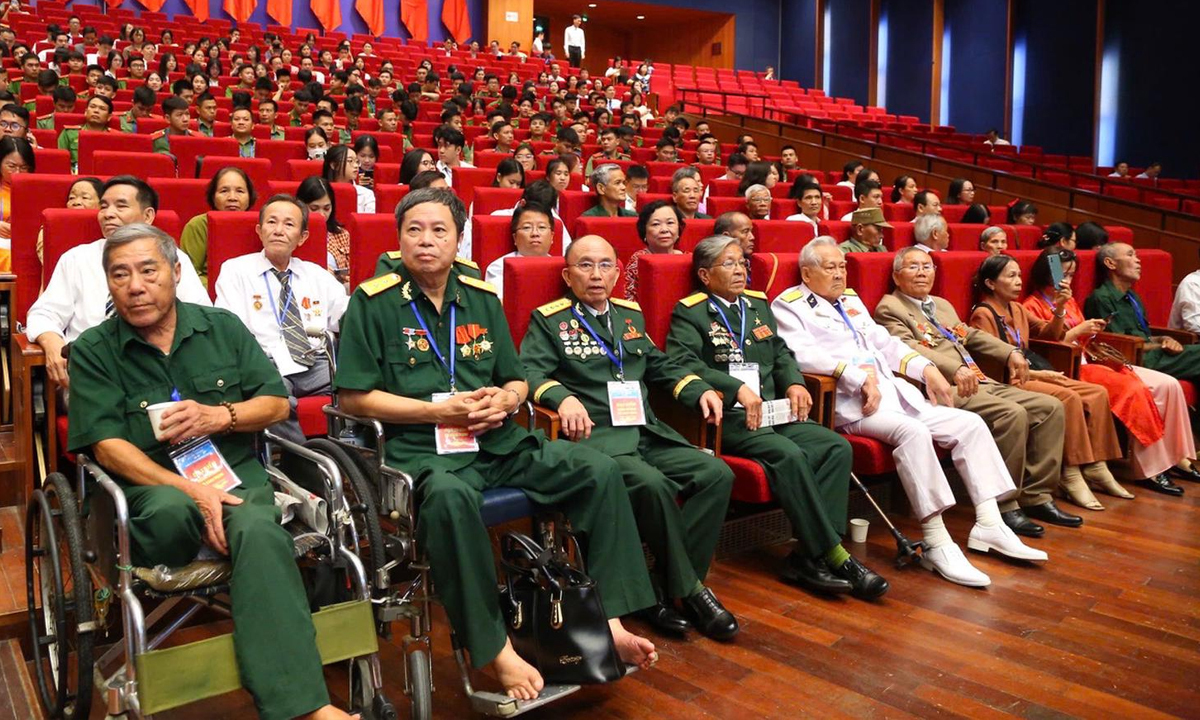 Cựu chiến binh trong cuộc gặp mặt người có công và các nhân chứng lịch sử nhân dịp kỷ niệm 78 năm Ngày Thương binh - Liệt sĩ (27/7/1947-27/7/2025).