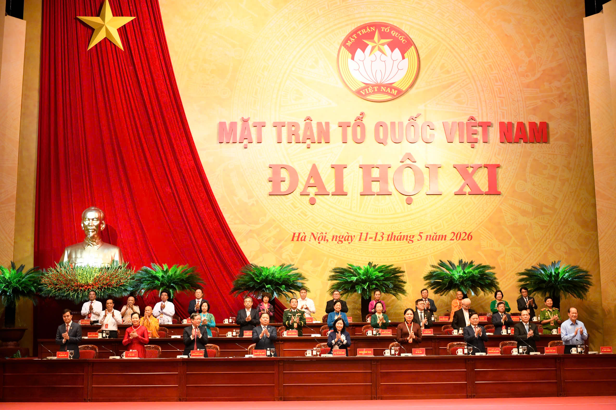Đoàn Chủ tịch Đại hội đại biểu toàn quốc MTTQ Việt Nam lần thứ XI.