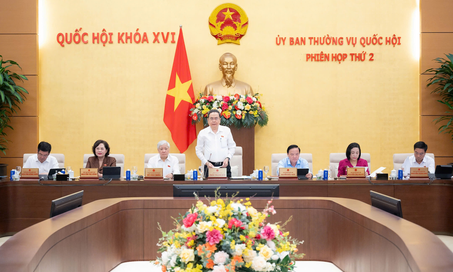 Quang cảnh phiên họp.
