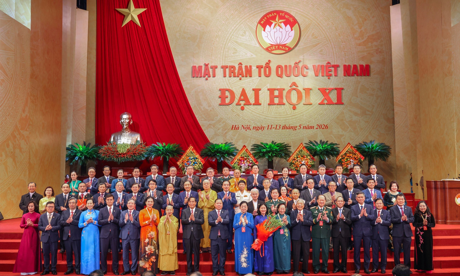 70 Ủy viên Đoàn Chủ tịch Ủy ban Trung ương MTTQ Việt Nam khóa XI ra mắt Đại hội tại phiên bế mạc, sáng 13/5.