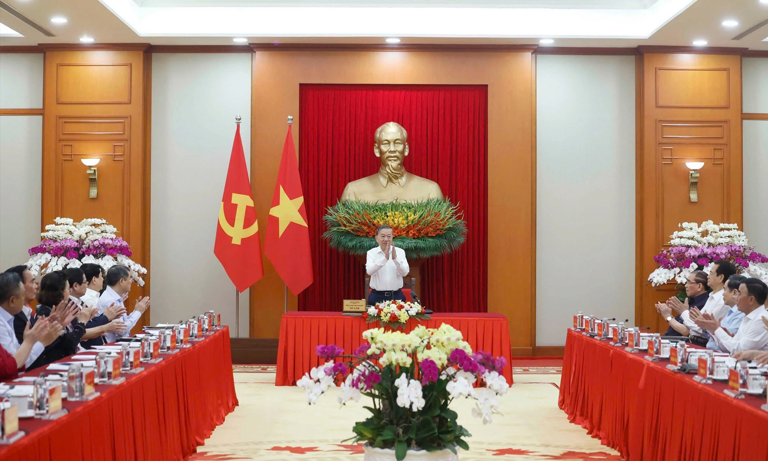 Quang cảnh phiên họp. (Ảnh: TTXVN)