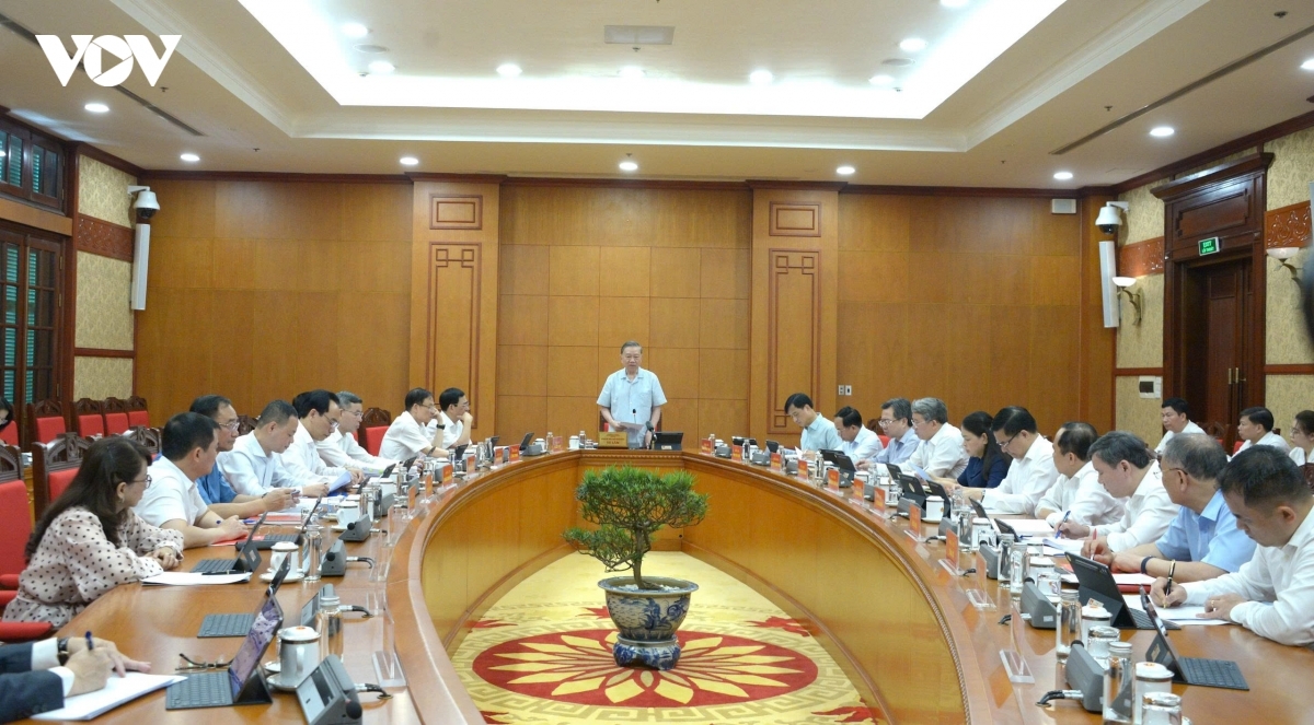Sáng 25/5, tại Trụ sở Trung ương Đảng, Tổng Bí thư, Chủ tịch nước Tô Lâm, Trưởng Ban Chỉ đạo Trung ương về phát triển khoa học, công nghệ, đổi mới sáng tạo và chuyển đổi số chủ trì buổi làm việc của Thường trực Ban Chỉ đạo để cho chủ trương về công tác nghiên cứu khoa học cơ bản.