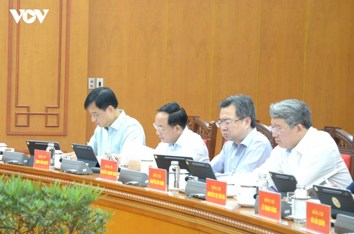 Cùng dự có các Ủy viên Bộ Chính trị: Phó Thủ tướng, Bộ trưởng Bộ Quốc phòng Phan Văn Giang; Trưởng Ban Tổ chức Trung ương Nguyễn Duy Ngọc; Trưởng Ban Tuyên giáo và Dân vận Trung ương Trịnh Văn Quyết; Trưởng Ban Chính sách và Chiến lược Trung ương Nguyễn Thanh Nghị; Bộ trưởng Bộ Ngoại giao Lê Hoài Trung.