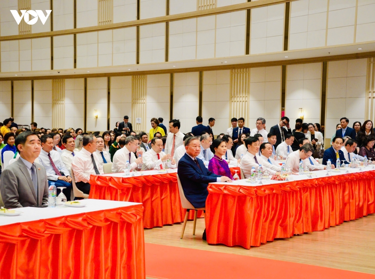 Tổng Bí thư, Chủ tịch nước Tô Lâm gặp gỡ cộng đồng người Việt Nam tại Thái Lan - 3