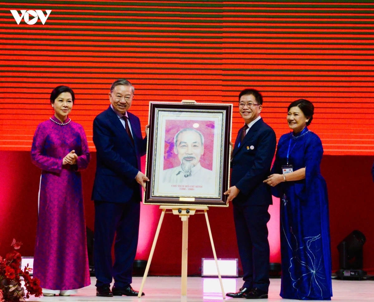 Tổng Bí thư, Chủ tịch nước Tô Lâm gặp gỡ cộng đồng người Việt Nam tại Thái Lan - 7