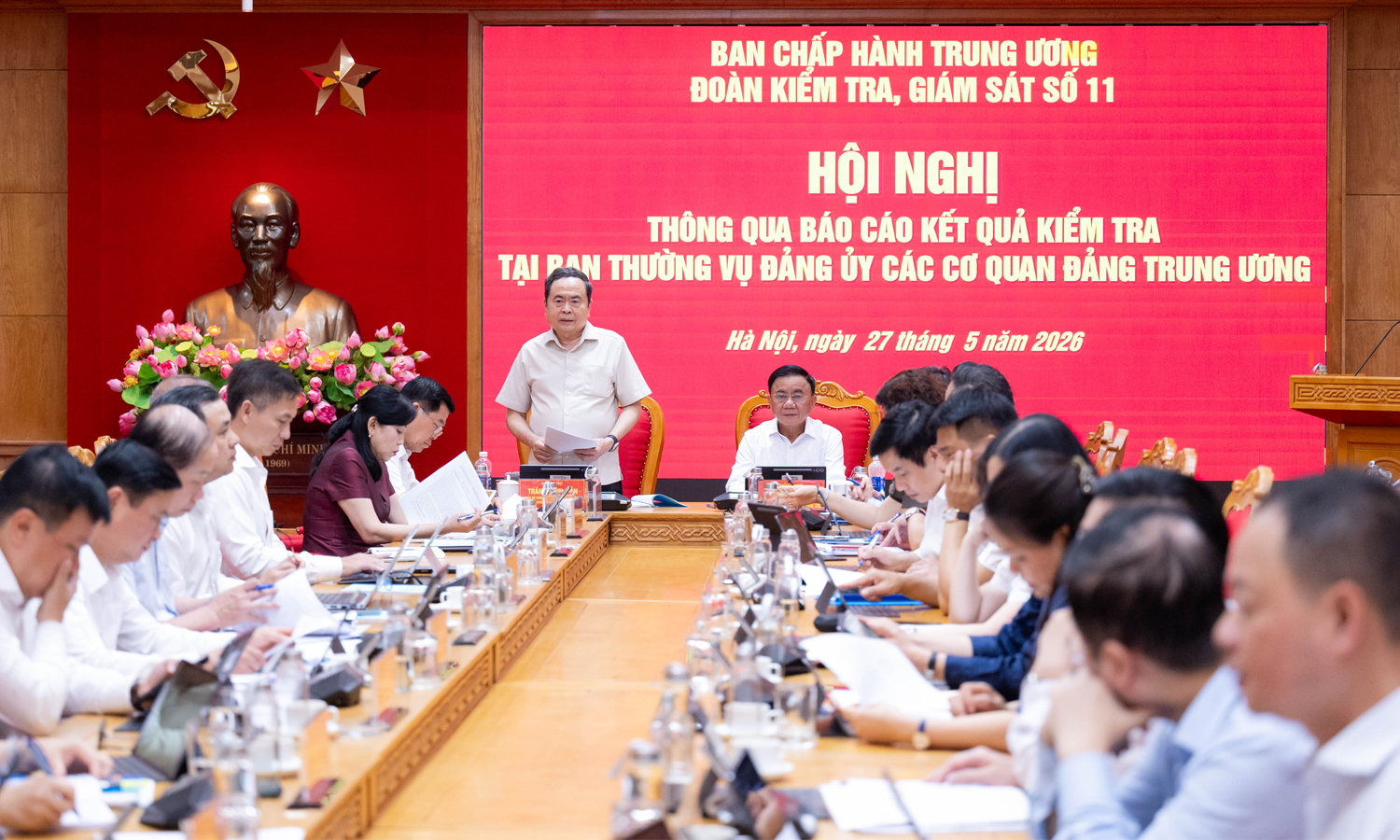 Chủ tịch Quốc hội Trần Thanh Mẫn, Trưởng Đoàn Kiểm tra, giám sát số 11 của Bộ Chính trị, Ban Bí thư, chủ trì hội nghị thông qua dự thảo báo cáo kết quả kiểm tra (đợt 2) tại Ban Thường vụ Đảng ủy các cơ quan Đảng Trung ương, sáng 27/5.