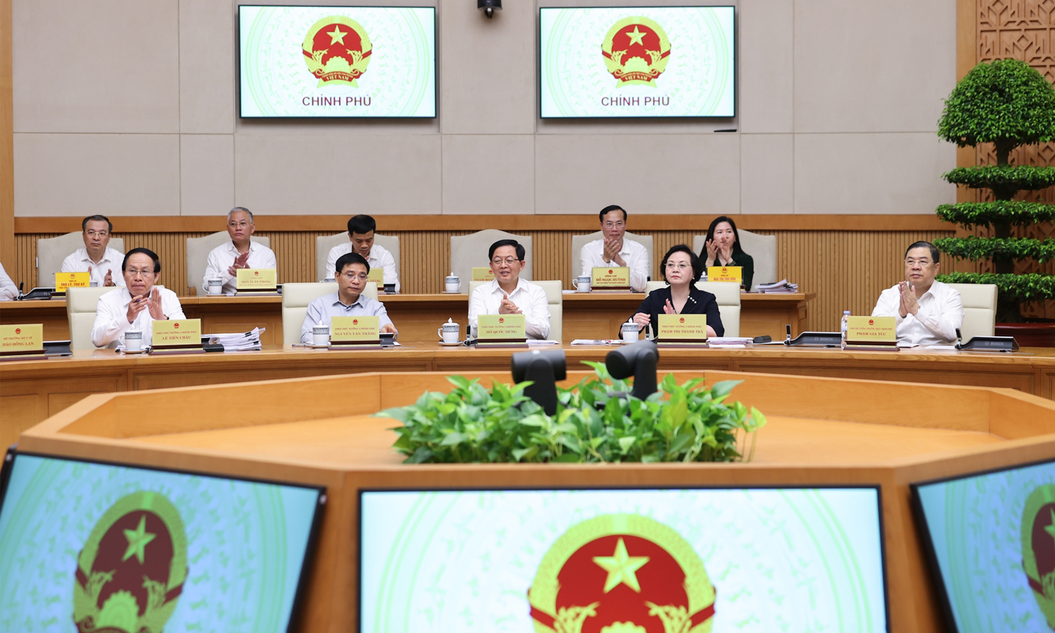 Các Phó Thủ tướng tham dự phiên họp. (Ảnh: VGP)