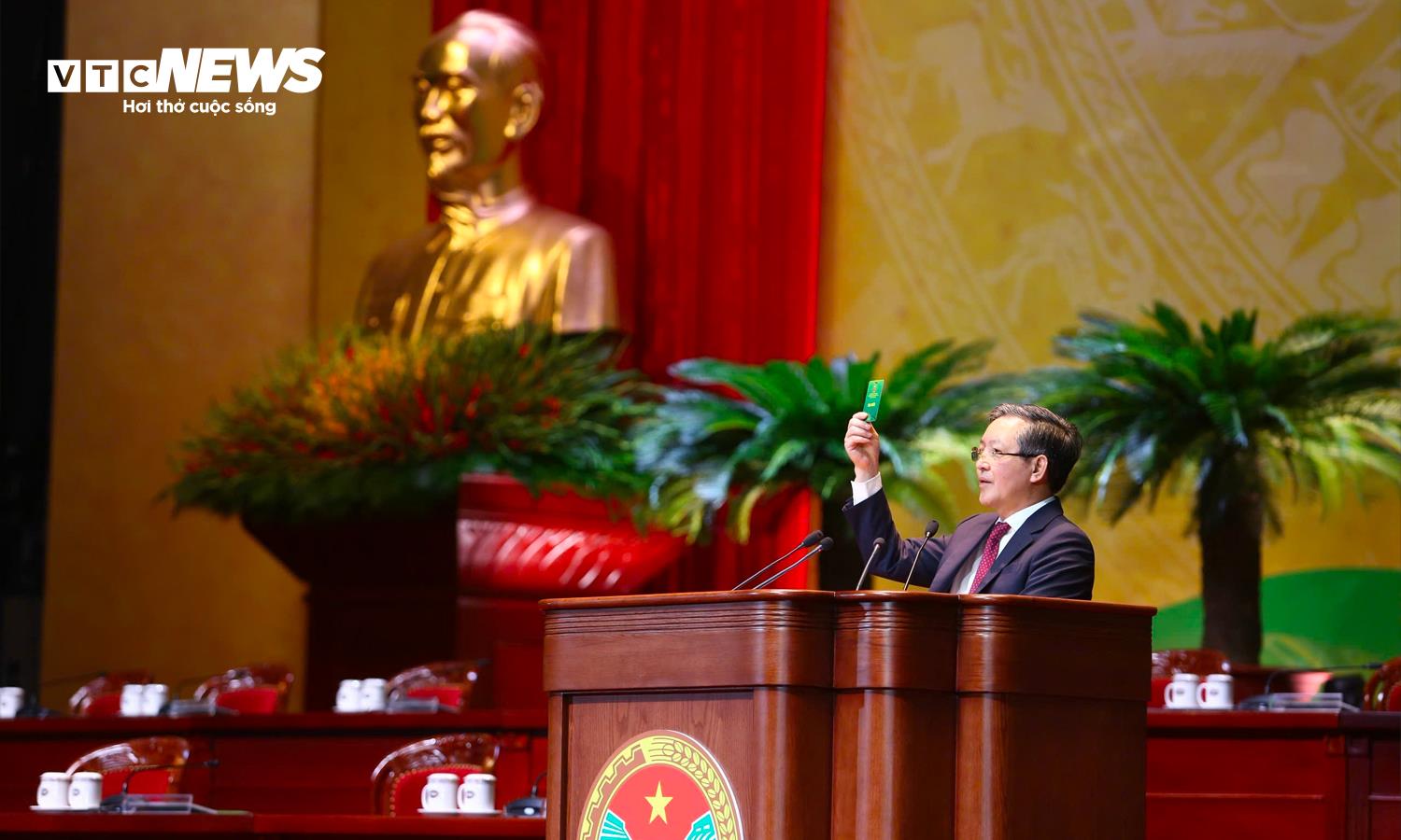 Chủ tịch Ban Chấp hành Trung ương Hội Nông dân Việt Nam Lương Quốc Đoàn điều hành bầu Đoàn Chủ tịch, Đoàn Thư ký, Ban Thẩm tra tư cách đại biểu Đại hội.
