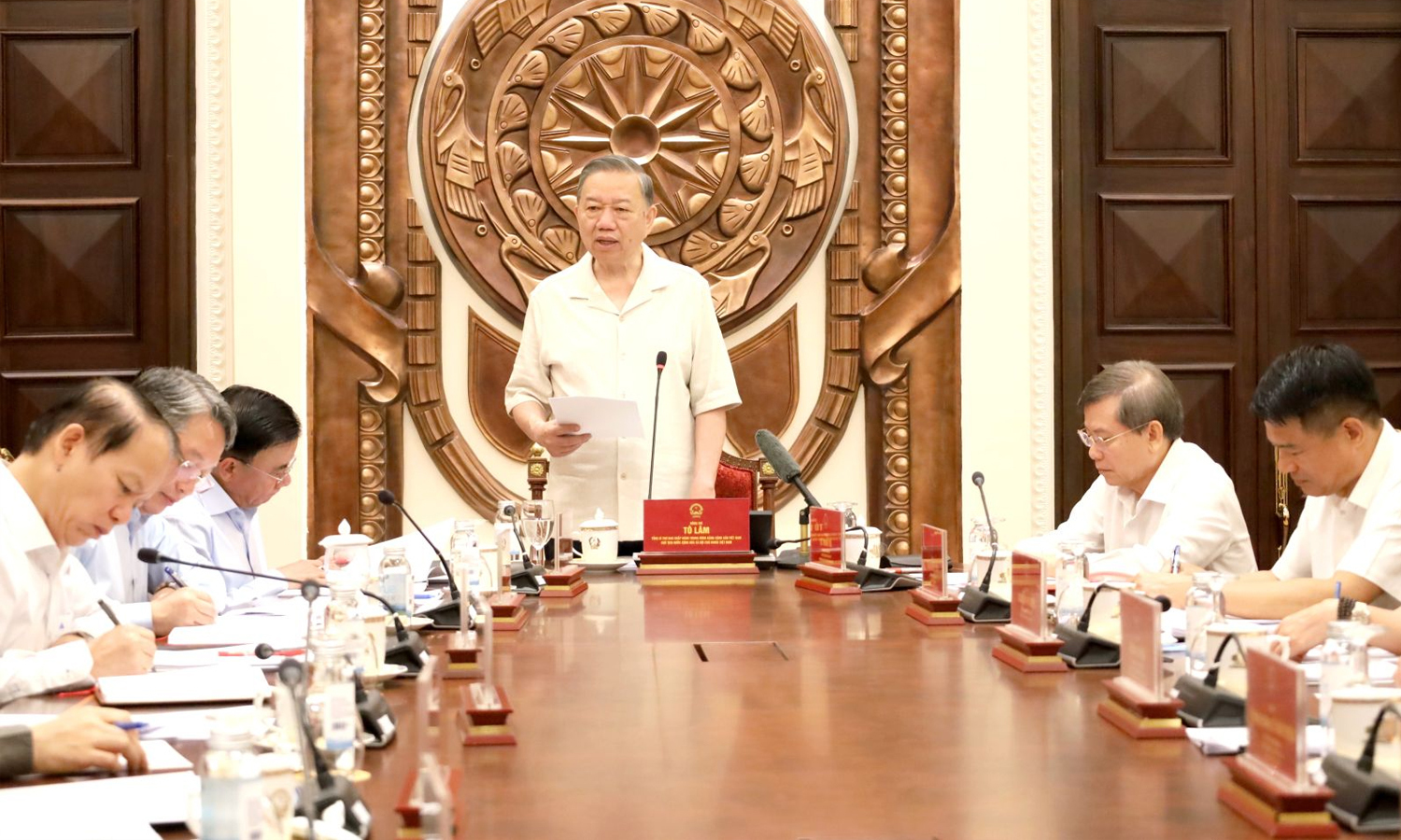 Tổng Bí thư, Chủ tịch nước Tô Lâm chủ trì buổi làm việc với một số bộ, ban, ngành, cơ quan về tổ chức, hoạt động của Ban Chỉ đạo Trung ương về hoàn thiện thể chế, pháp luật và Ban Chỉ đạo Cải cách tư pháp Trung ương, ngày 13/5.