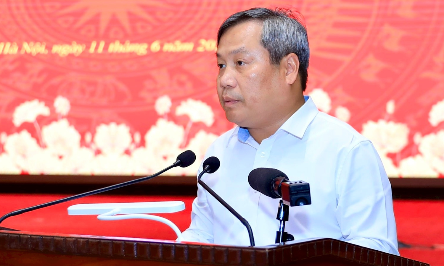 Chủ tịch UBND TP Hà Nội Vũ Đại Thắng báo cáo tại cuộc làm việc. (Ảnh: Quang Thái)