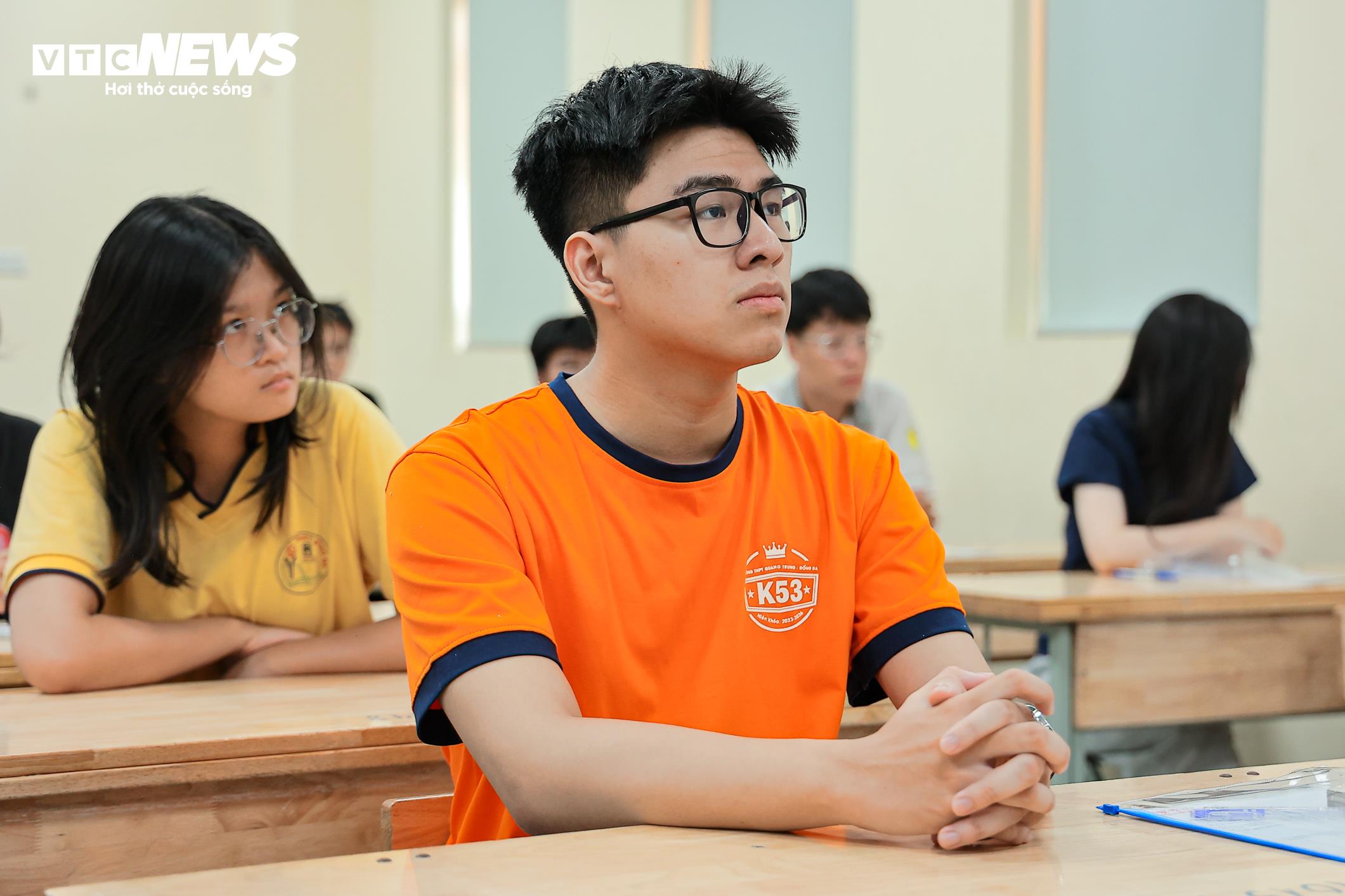 Từ hồi hộp vào phòng thi đến nụ cười ngày kết thúc kỳ thi tốt nghiệp THPT 2026 - 4