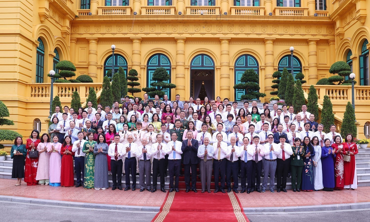 Tổng Bí thư, Chủ tịch nước Tô Lâm gặp mặt 101 nhà báo tiêu biểu đoạt Giải Báo chí Quốc gia qua các năm, nhân dịp Kỷ niệm 101 năm Ngày Báo chí cách mạng Việt Nam (21/6/1925 - 21/6/2026).