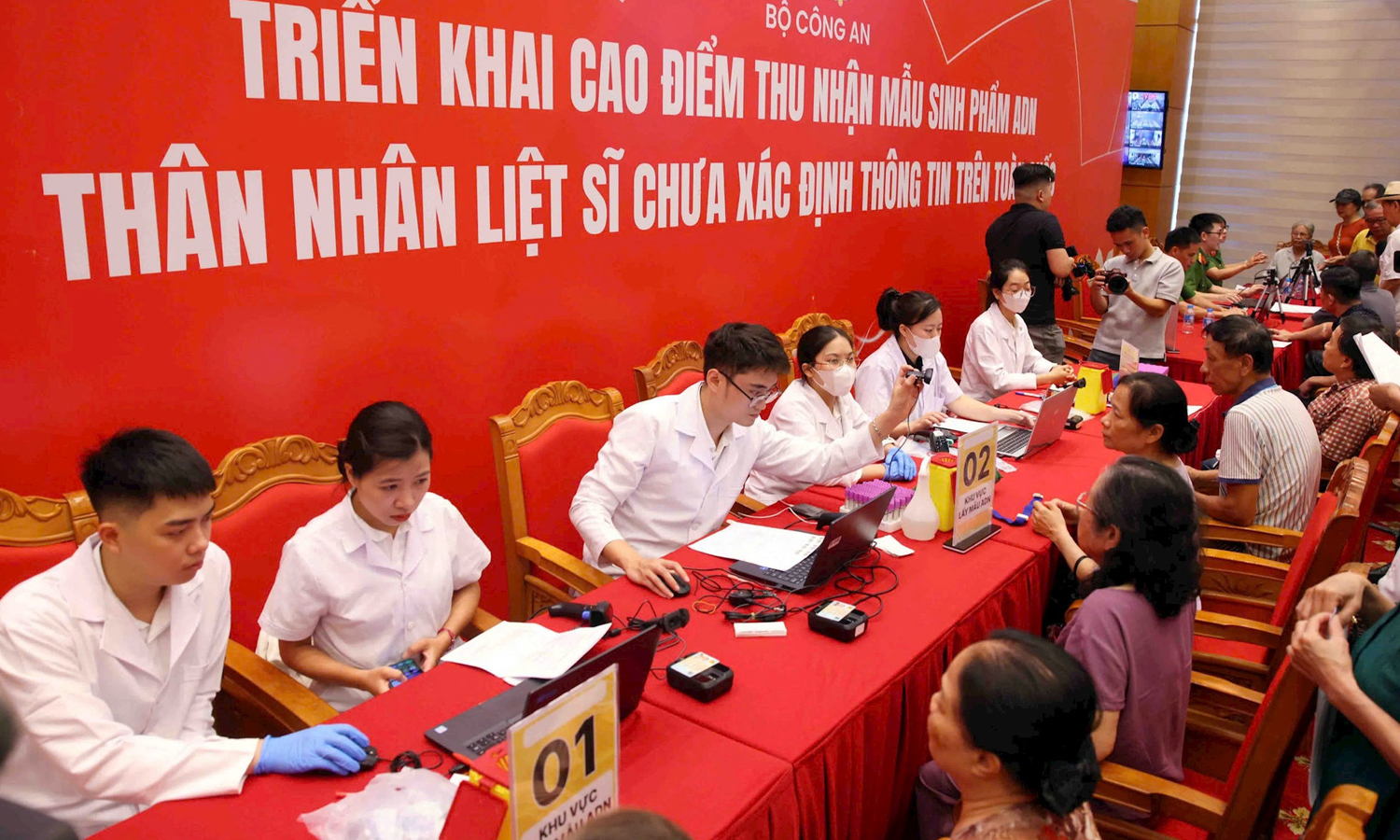 Bộ Công an tổ chức lễ phát động triển khai cao điểm thu nhận mẫu sinh phẩm ADN thân nhân liệt sĩ chưa xác định thông tin trên toàn quốc, sáng 24/6.