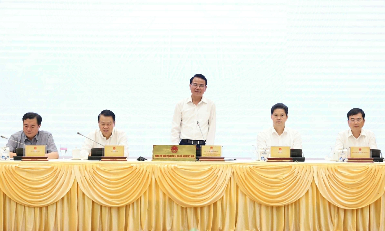 Bộ trưởng, Chủ nhiệm Văn phòng Chính phủ Đặng Xuân Phong chủ trì họp báo Chính phủ thường kỳ tháng 5. (Ảnh: VGP)