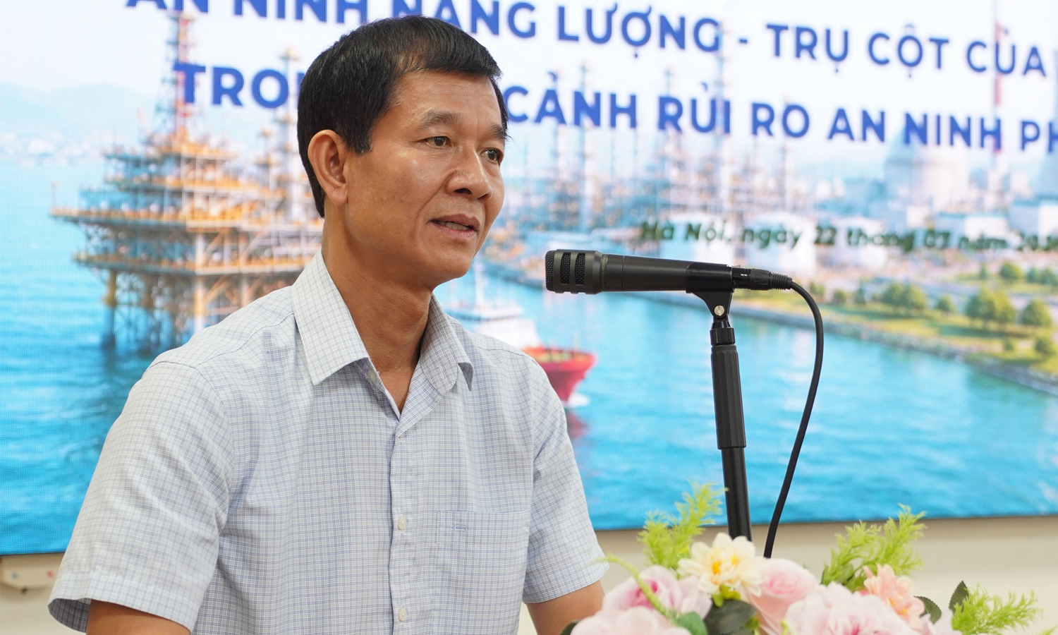 GS.TS. Hoàng Đình Phi, Hiệu trưởng Trường Quản trị và Kinh doanh. (Ảnh: VGP)