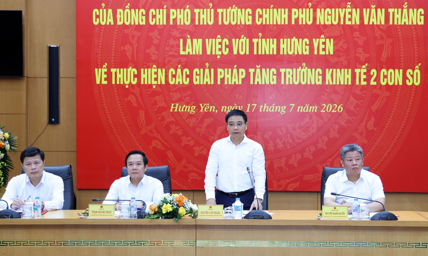 Phó Thủ tướng Nguyễn Văn Thắng làm việc với tỉnh Hưng Yên hôm 17/7. (Ảnh: VGP) Phó Thủ tướng Nguyễn Văn Thắng làm việc với tỉnh Hưng Yên hôm 17/7. (Ảnh: VGP)